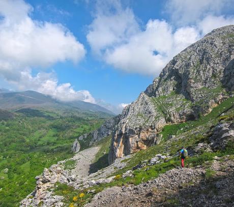 Peña Gradura por la Senda L'Gabitu y la Mucherina Peña Gradura por la Senda L'Gabitu y la Mucherina
