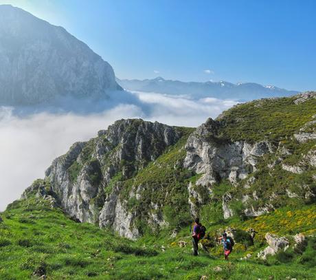Peña Gradura por la Senda L'Gabitu y la Mucherina Peña Gradura por la Senda L'Gabitu y la Mucherina