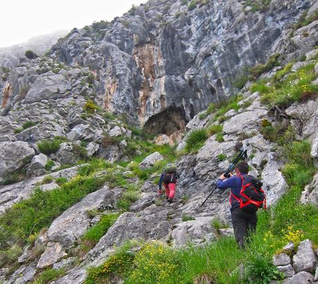 Peña Gradura por la Senda L'Gabitu y la Mucherina Peña Gradura por la Senda L'Gabitu y la Mucherina