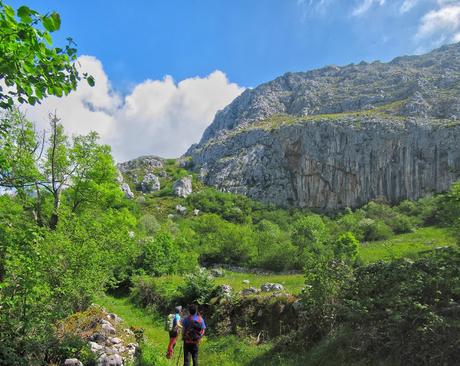 Peña Gradura por la Senda L'Gabitu y la Mucherina Peña Gradura por la Senda L'Gabitu y la Mucherina