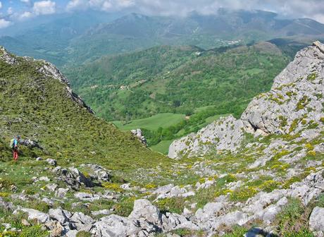 Peña Gradura por la Senda L'Gabitu y la Mucherina Peña Gradura por la Senda L'Gabitu y la Mucherina