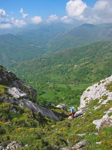 Peña Gradura por la Senda L'Gabitu y la Mucherina Peña Gradura por la Senda L'Gabitu y la Mucherina