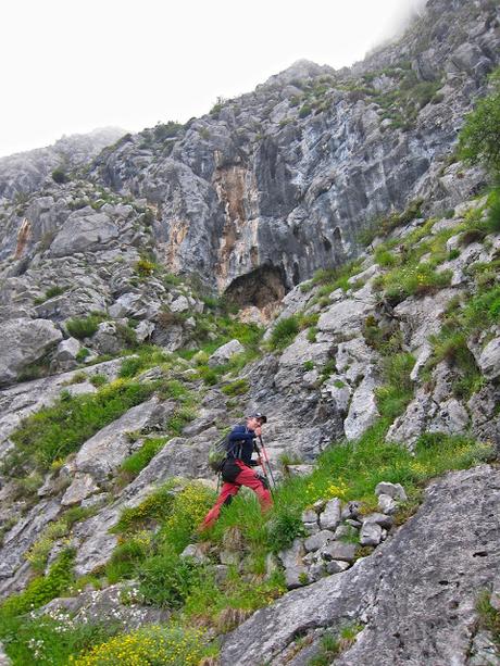 Peña Gradura por la Senda L'Gabitu y la Mucherina Peña Gradura por la Senda L'Gabitu y la Mucherina