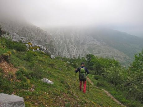Peña Gradura por la Senda L'Gabitu y la Mucherina Peña Gradura por la Senda L'Gabitu y la Mucherina