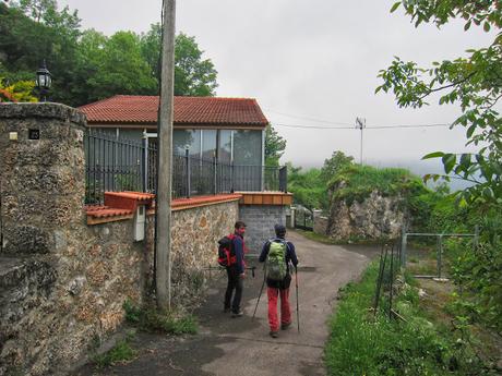 Peña Gradura por la Senda L'Gabitu y la Mucherina Peña Gradura por la Senda L'Gabitu y la Mucherina