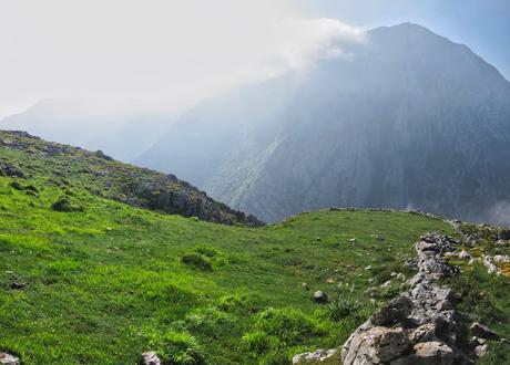 Peña Gradura por la Senda L'Gabitu y la Mucherina Peña Gradura por la Senda L'Gabitu y la Mucherina