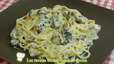 Cómo hacer espaguetis con setas y salsa Alfredo