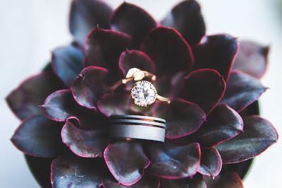 Anillos de boda diferentes para él y para ella