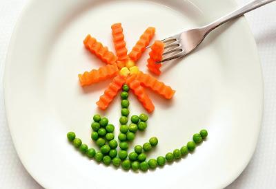 Plato de verduras con forma de flor para niños