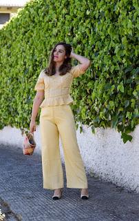 How to wear yellow colour