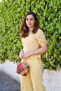 How to wear yellow colour