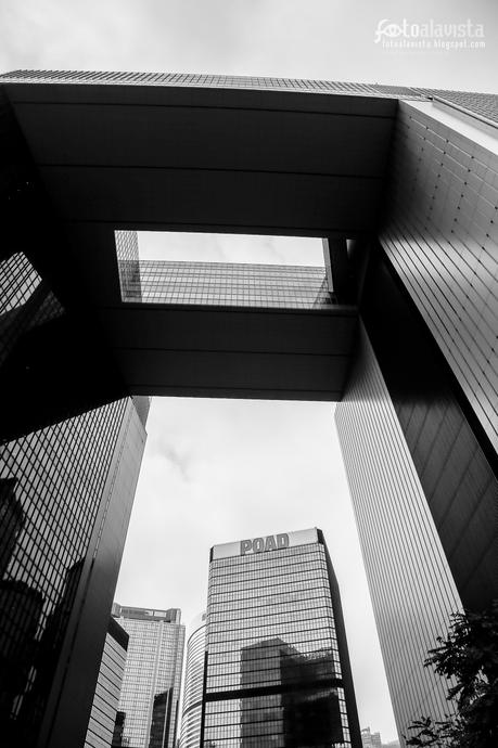 Los edificios recortan el cielo - Fotografía artística