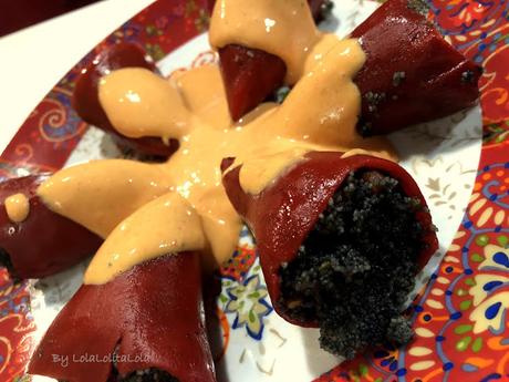 PIMIENTOS DE PIQUILLO RELLENOS DE COUS COUS NEGRO CON MAYONESA ROJA