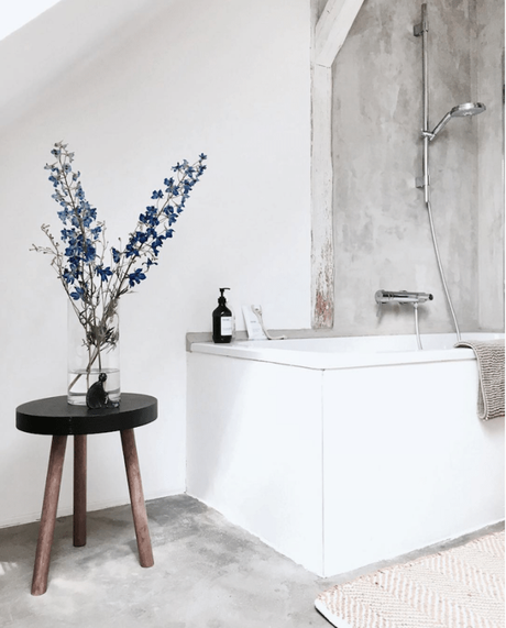 vigas en el techo suelo de cemento pilares de madera muebles de diseño estilo minimalista estilo minimal nórdico decoración texturas decoración en blanco vigas en el techo suelo de cemento pilares de madera muebles de diseño estilo minimalista estilo minimal nórdico decoración texturas decoración en blanco