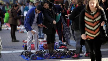 Comenzó a regir las multas contra personas que compren en el comercio ambulante en Providencia Comenzó a regir las multas contra personas que compren en el comercio ambulante en Providencia