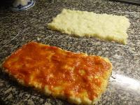 Pastel de patata, atún con sofrito de tomate casero