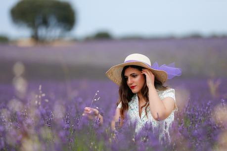 Gal meets lavender fields (OOTD)