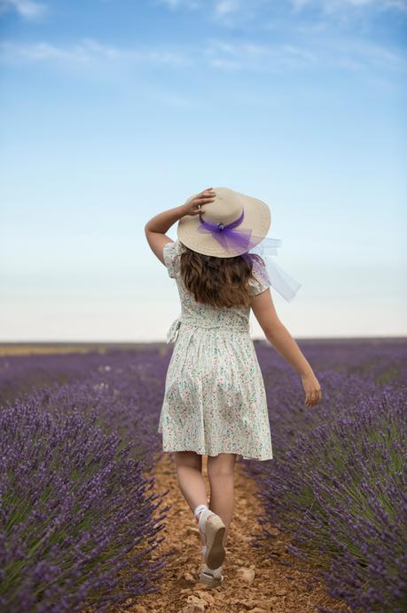 Gal meets lavender fields (OOTD)