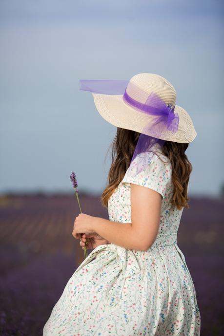 Gal meets lavender fields (OOTD)