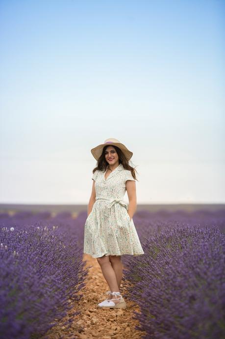 Gal meets lavender fields (OOTD)