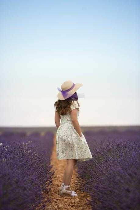 Gal meets lavender fields (OOTD)