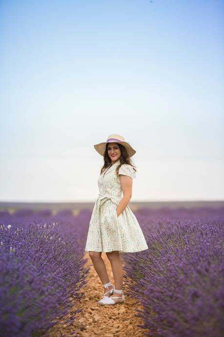 Gal meets lavender fields (OOTD)