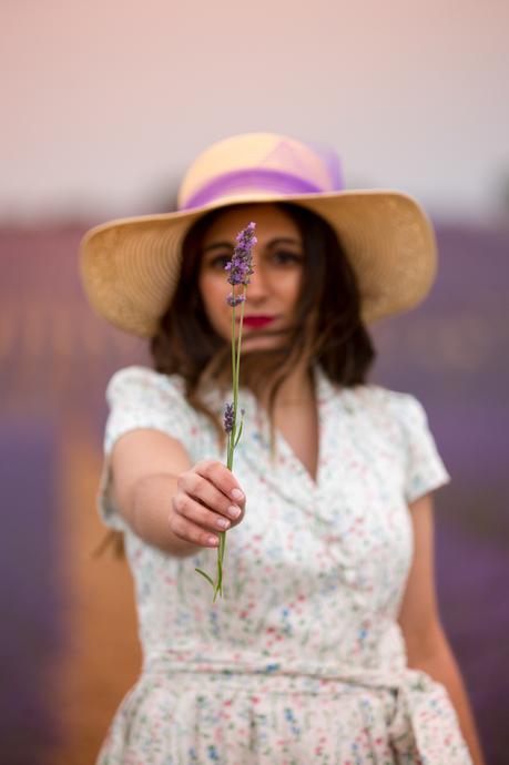 Gal meets lavender fields (OOTD)