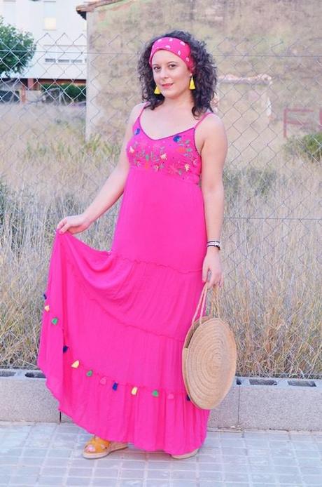 Maxi vestido fucsia con borlas