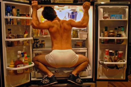 A pesar de los avances en las investigaciones en el campo... Comer por las noches engorda