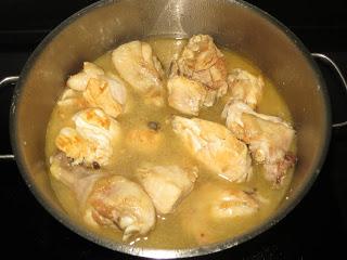 POLLO GUISADO AL LIMÓN