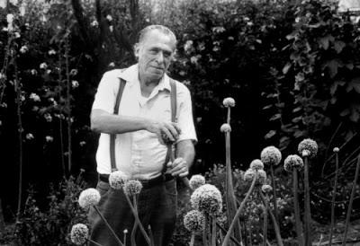 Charles Bukowski | Lo hacés mientras matás moscas