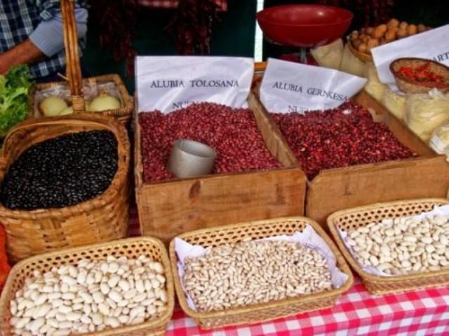 MERCADOS  Y FERIAS.-