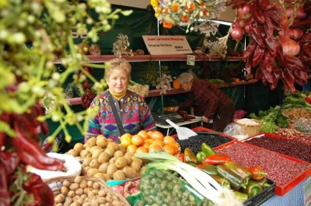 MERCADOS  Y FERIAS.-