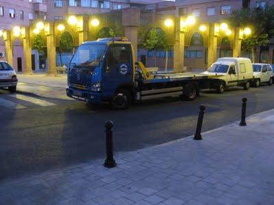 HAY QUE JODERSE CON LA GRÚA