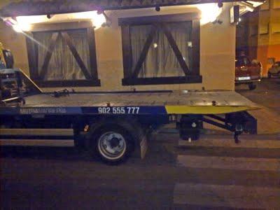 HAY QUE JODERSE CON LA GRÚA