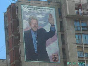 Avenida Bill Clinton en Prístina / Wikipedia