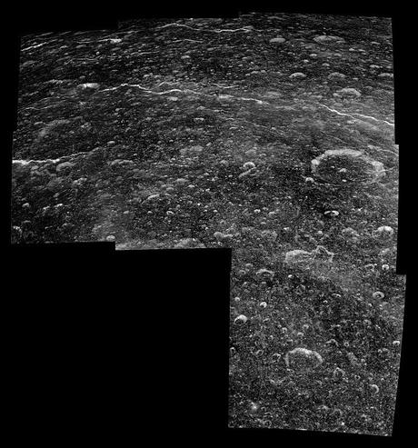 Imágenes de los últimos sobrevuelos de Cassini sobre Rea y Helena
