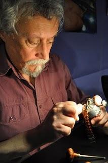 Stand de grabado artesanal de Ángel Custodio en la FNAC Bulevar Alicante