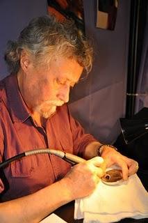 Stand de grabado artesanal de Ángel Custodio en la FNAC Bulevar Alicante