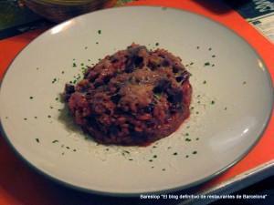 Risotto de remolacha, champiñones y queso robiola