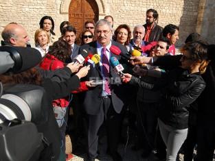 José Valverde, con las 14 personas que le siguen en la lista electoral del PSOE para las elecciones 