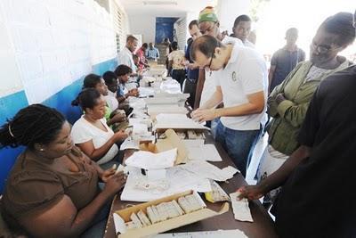 SE PREPARA EL ESCENARIO...