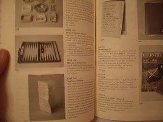 Artefactos importantes y propiedades personales de la colección de Lenore Doolan y Harold Morris, incluidos libros, ropa y joyas, de Leanne Shapton