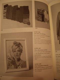 Artefactos importantes y propiedades personales de la colección de Lenore Doolan y Harold Morris, incluidos libros, ropa y joyas, de Leanne Shapton