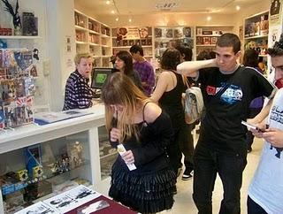.:Crónica sesión de firmas en OtakuCenter Pontevedra, Gracias!:.