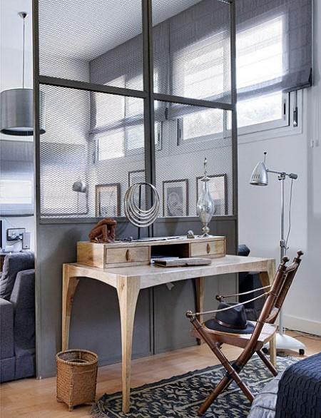 sofá gris sillas panton gris pisos pequeños muebles de ikea minipisos mini apartamentos mantelitos lámpara flexo de pie lámpara color plata estilo urbano estilo moderno escritorio de madera vintage diseño de interiores decoración en gris y en blanco decoración en gris decoración elegante decoración de interiores decoración confortable armario estilo japonés armario estilo chino 