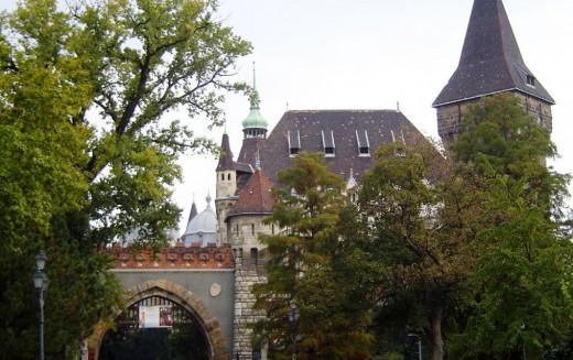 Entrada al Castillo de Vajdahunyad de Budapest