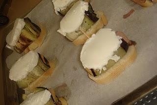 CROSTINI DE BERENGENA RELLENA DE FUA