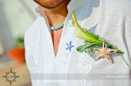 UNA BODA EN LA PLAYA AZUL Y BLANCA