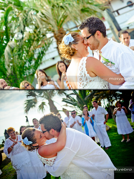 UNA BODA EN LA PLAYA AZUL Y BLANCA